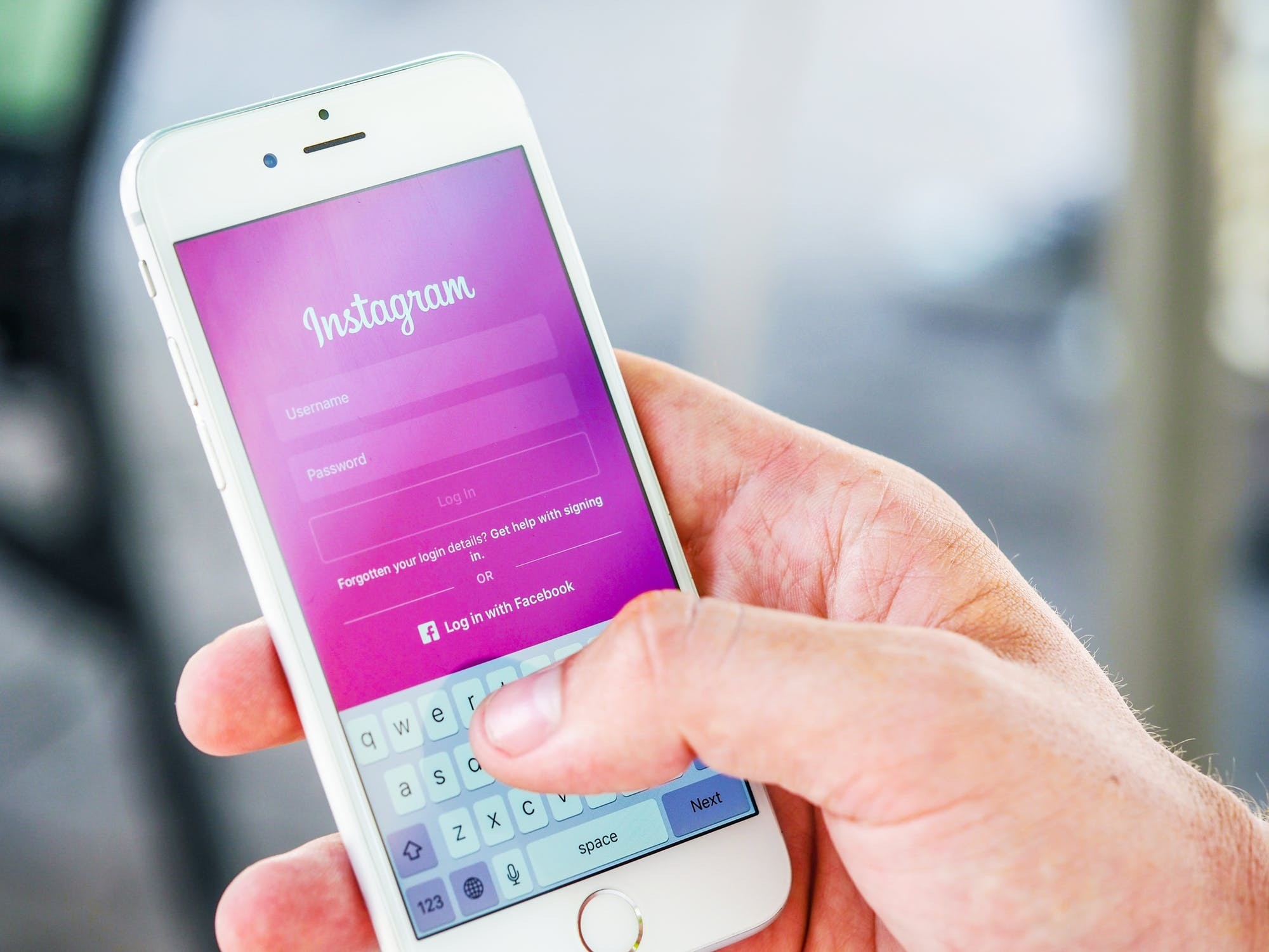 instagram-istifadecilerinin-sexsi-melumatlarinin-sizdirilmasi-meselesi-arasdirilir