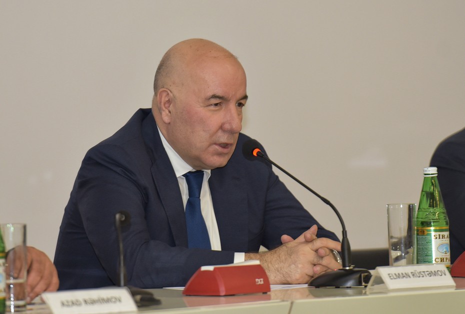 elman-rustemovdan-istefa-vermesi-barede-xeberlere-munasibet