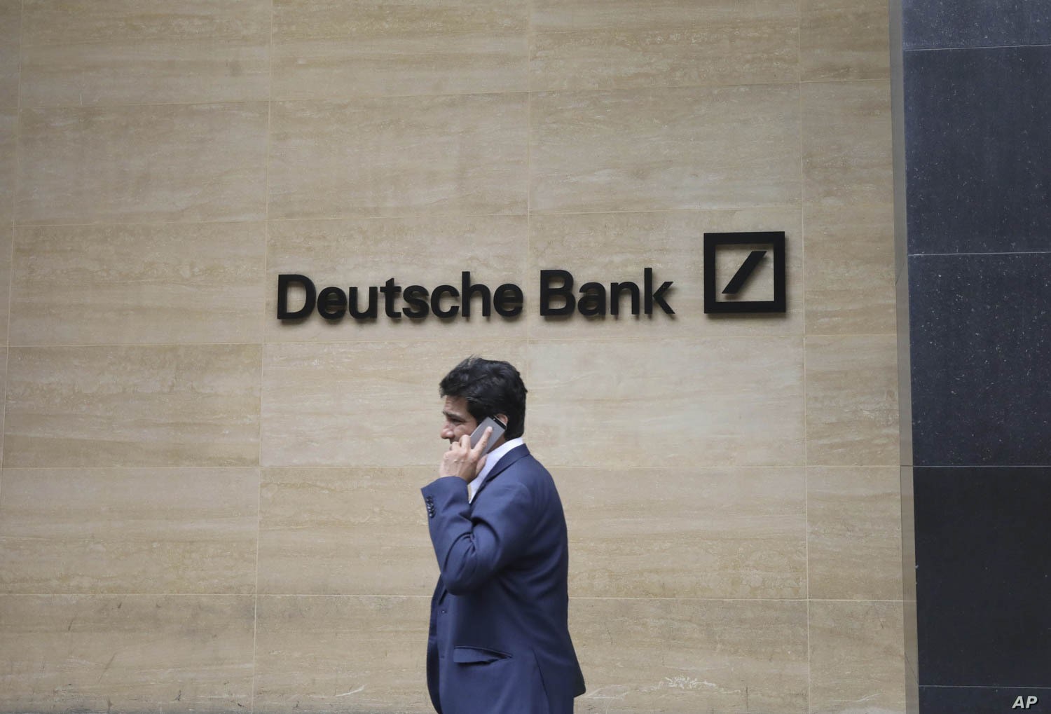deutsche-bank-ucuncu-rubu-zererle-basa-vurub