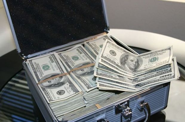 banklarda-dollar-ve-avronun-qiymeti