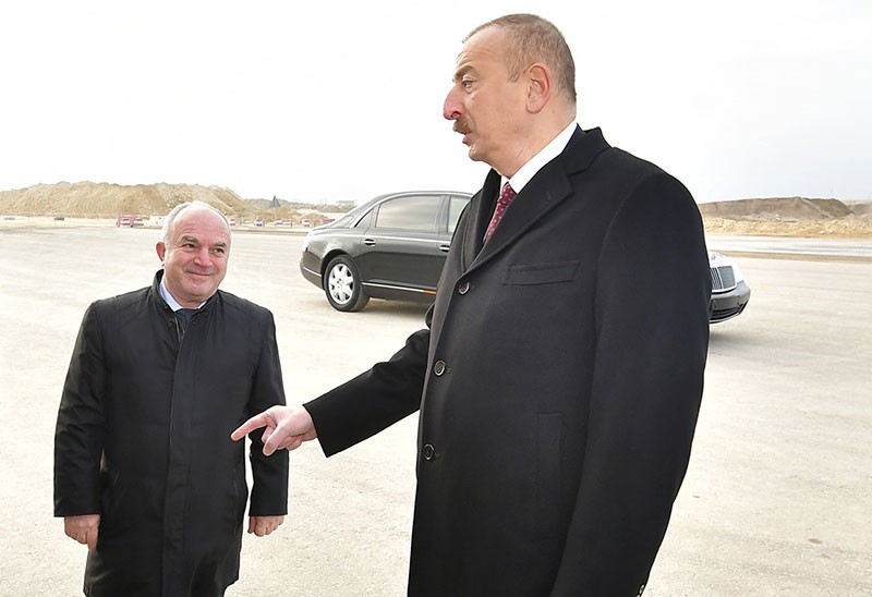 ilham-eliyev-azvirt-sirketini-terifledi-cekdiyiniz-yolda-11-ildir-problem-yoxdur