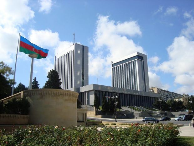 deputatlar-pensiyalarla-bagli-meseleni-muzakire-edecek