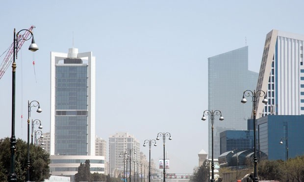 banka-100-min-manat-qoyan-ecnebiye-azerbaycanda-yasamaq-icazesi-verile-biler