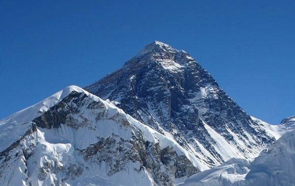 everestden-uc-ton-zibil-cixariblar