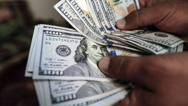 banklarda-dollar-ve-avronun-alis-satis-qiymetleri-yenilenib