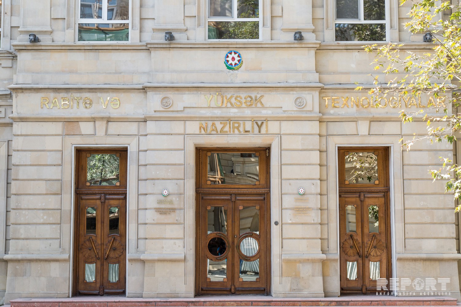 neqliyyat-rabite-ve-yuksek-texnologiyalar-nazirliyinin-xercleri-gelirlerini-usteleyib