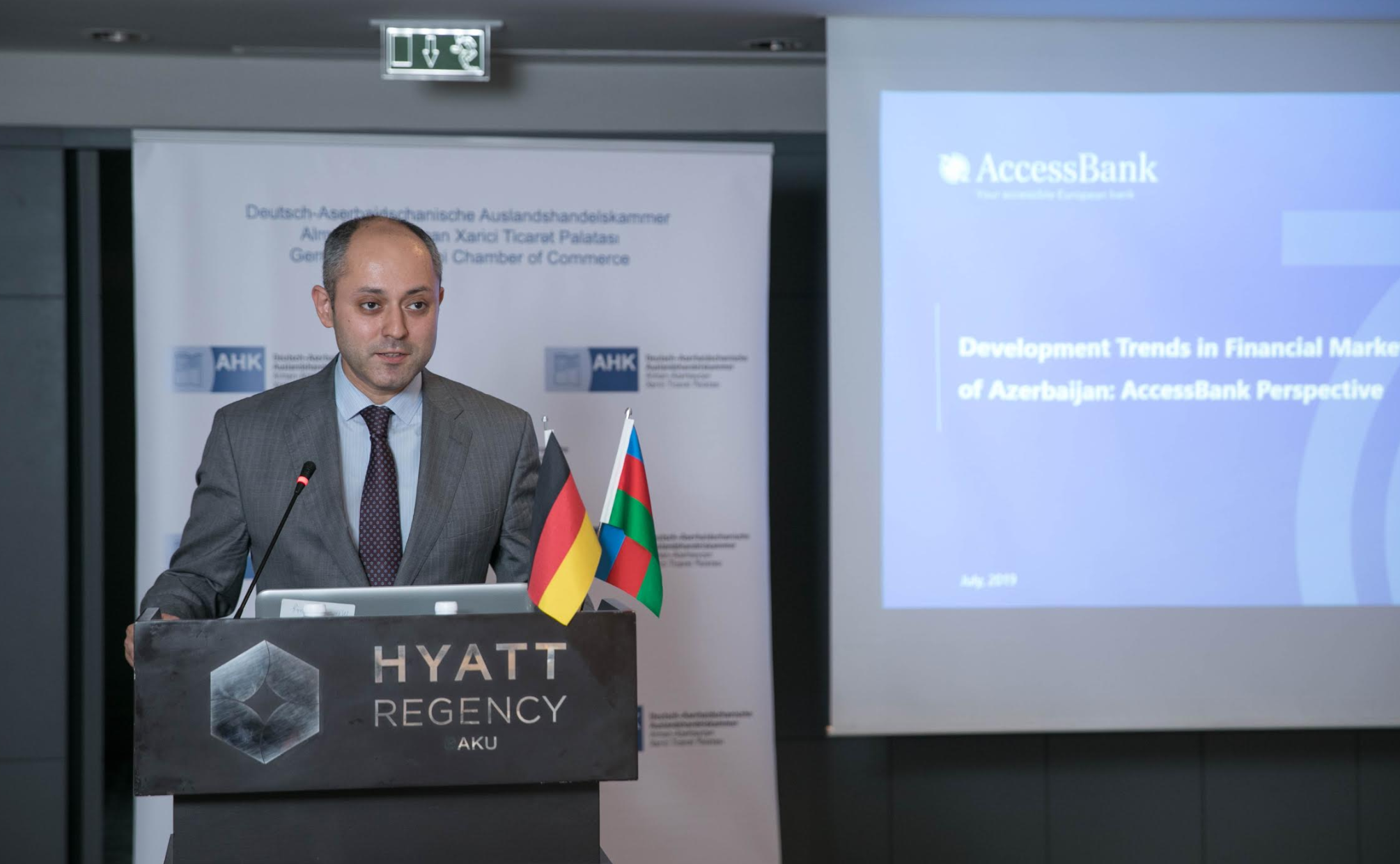 anar-hesenov-accessbank-liderliyini-qoruyur