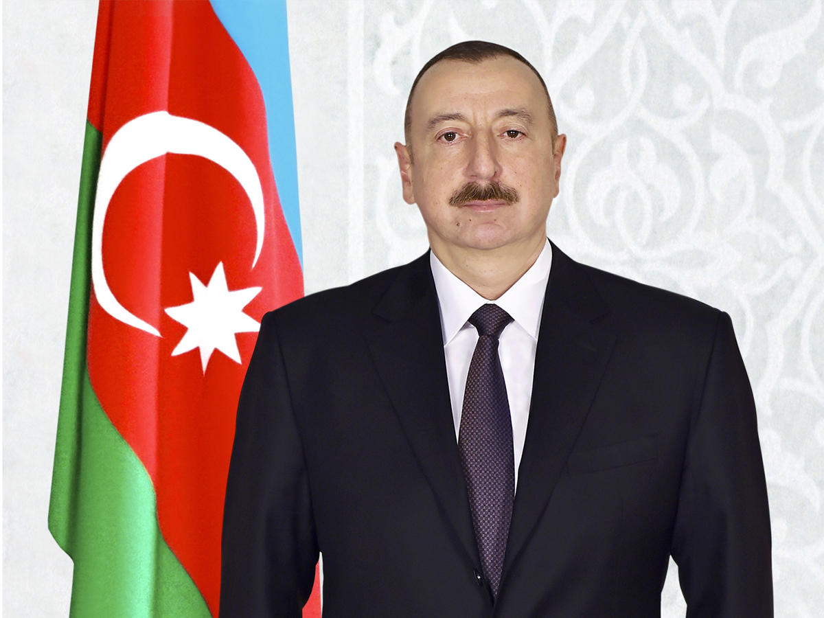 ilham-eliyev-neftciler-gunu-munasibetile-kecirilen-merasimde