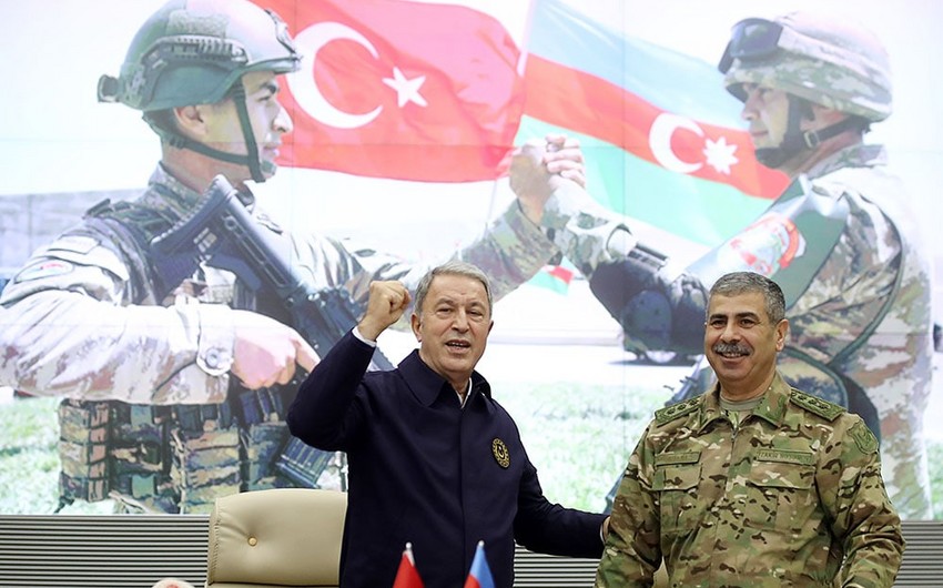 azerbaycan-ve-turkiye-mudafie-nazirlerinin-gorusu-kecirilib