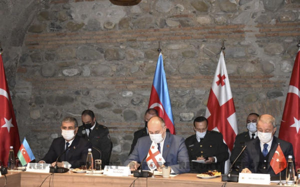 azerbaycan-turkiye-ve-gurcustan-mudafie-nazirlerinin-gorusu-kecirilir