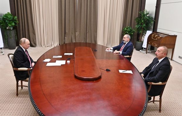 socide-vladimir-putin-ilham-eliyev-ve-nikol-pasinyan-arasinda-ucterefli-gorus-kecirilib-foto-video