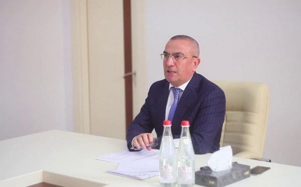 3-milyon-manatliq-sirketi-oz-ogluna-40-manata-satib
