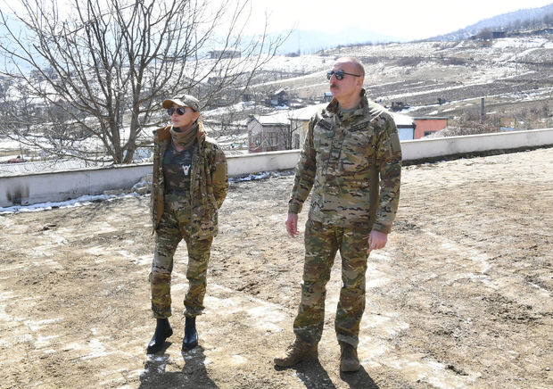 ilham-eliyev-ve-mehriban-eliyeva-susaya-gedir-video