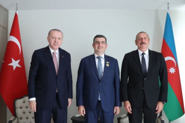 ilham-eliyev-haluk-bayraktari-qarabag-ordeni-ile-teltif-edib