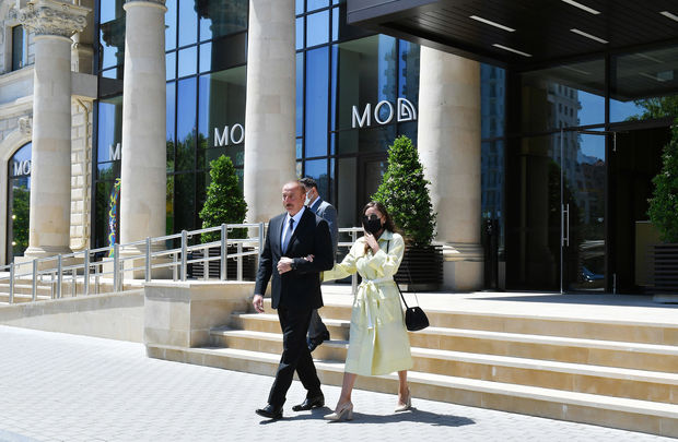 ilham-eliyev-ve-mehriban-eliyeva-bakida-acilis-merasiminde-foto