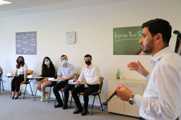 sme-bankciliq-yay-mektebi-davam-edir