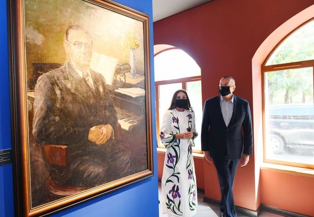 ilham-eliyev-ve-mehriban-eliyeva-susada-teskil-edilen-sergilerle-tanis-olublar-foto