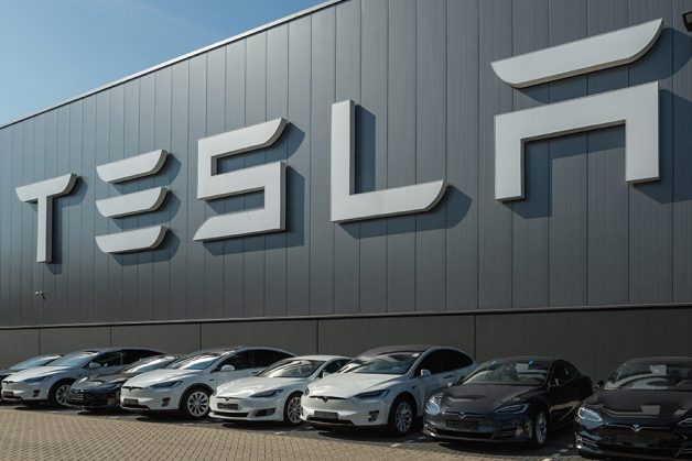 tesla-817-min-avtomobili-geri-cagirir