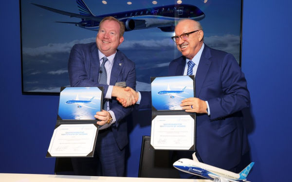 azal-yeni-boeing-787-dreamliner-alir
