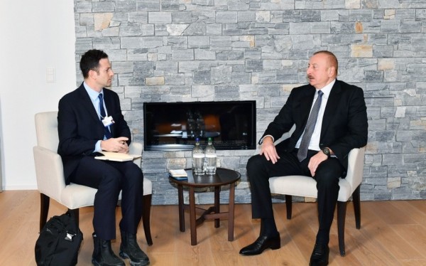 ilham-eliyev-davosda-cared-kohen-ile-gorusub