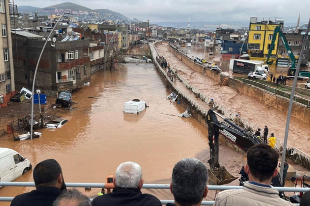 turkiyede-otuz-ilin-rekordu-16-can-aldi-yenilenib-foto-video