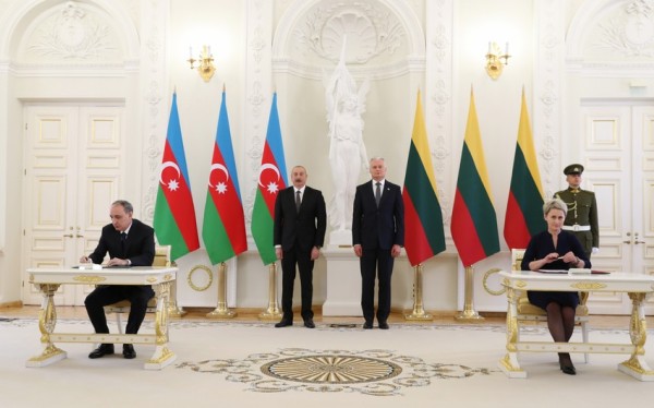 azerbaycanla-litva-arasinda-senedler-imzalanib