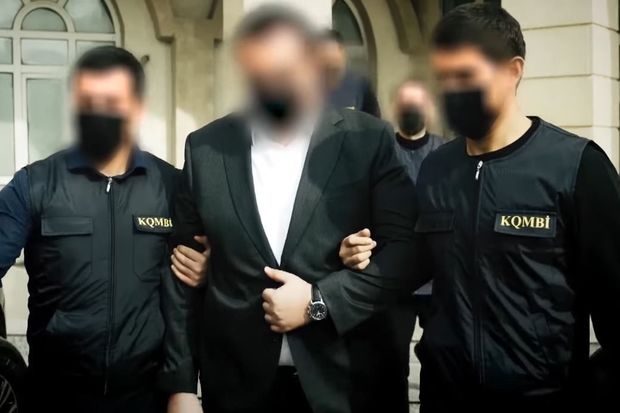 vezifeli-sexs-hakim-qarsisina-cixarilir