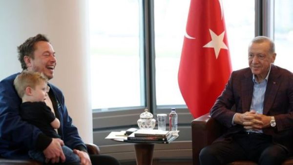 erdogan-ilon-maski-qebul-etdi-tesla-nin-turkiyede-zavod-qurmasini-istedi