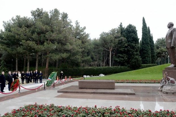 hulusi-akar-azerbaycana-gelib-foto
