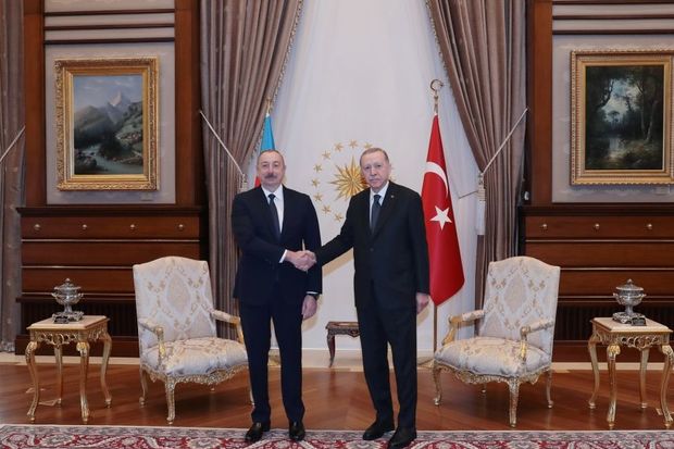 ilham-eliyevin-receb-tayyib-erdoganla-tekbetek-gorusu-basladi-foto