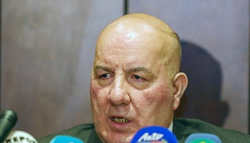 elman-rustemov-manatin-mezennesi-barede-danisdi-ilin-sonunadek