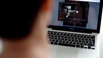 apple-macbook-pro-noutbuklarinin-bir-hissesini-geri-cagirir
