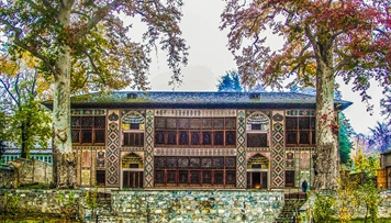 dovlet-turizm-agentliyi-seki-xan-sarayi-turistleri-qebul-etmeye-hazirdir