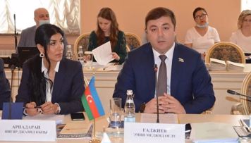 azerbaycanli-deputatlar-sankt-peterburqda-beynelxalq-tedbirde-istirak-edibler-foto-video