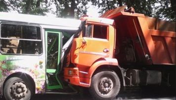 bineqedide-sernisin-avtobusu-kamaz-a-cirpilib-xesaret-alan-var