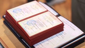 oten-il-xaricde-tehsil-almis-1000-den-cox-sexsin-diplomu-taninmayib