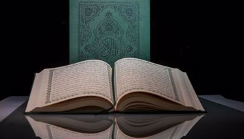 hindistanli-aile-quranin-en-boyuk-nusxelerinden-birini-hazirlayib-video