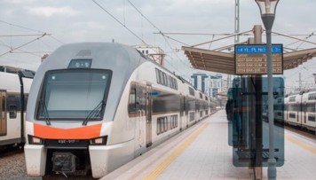 yeni-istifadeye-verilmis-qatarlari-dasa-tutdular