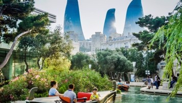 azerbaycana-turist-axini-artib